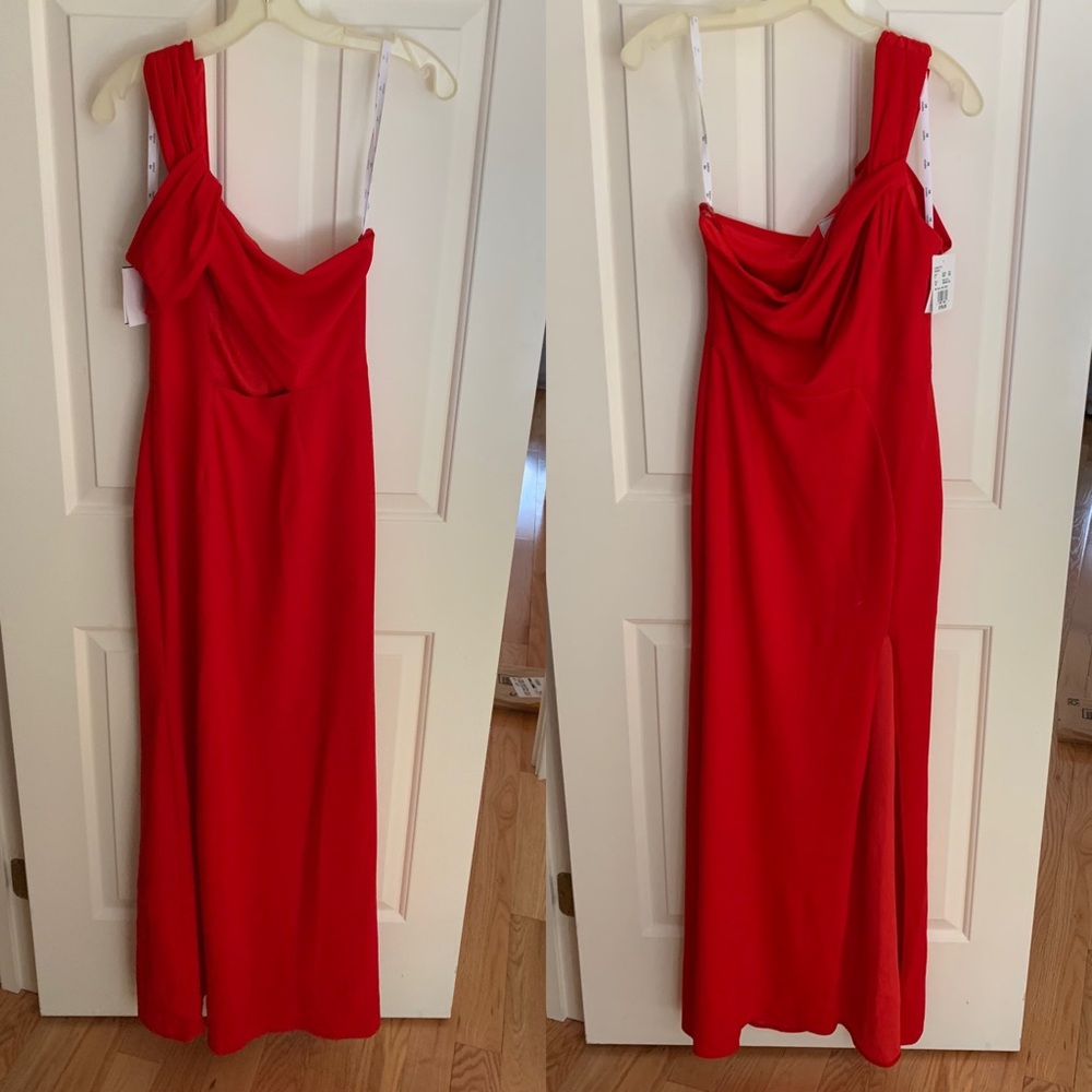 Red Dress, Opening in the back